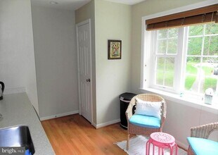 2305 McGregor Ct in Vienna, VA - Building Photo - Building Photo