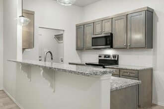 1250 N 7th St, Unit J05 in Wolfforth, TX - Building Photo - Building Photo