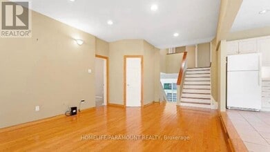 196 Nelson St in Oakville, ON - Building Photo - Building Photo