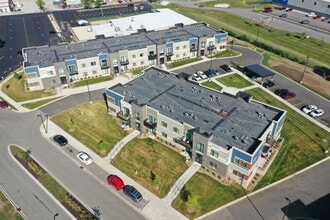 The Den at Fox Run in Waukesha, WI - Building Photo - Building Photo