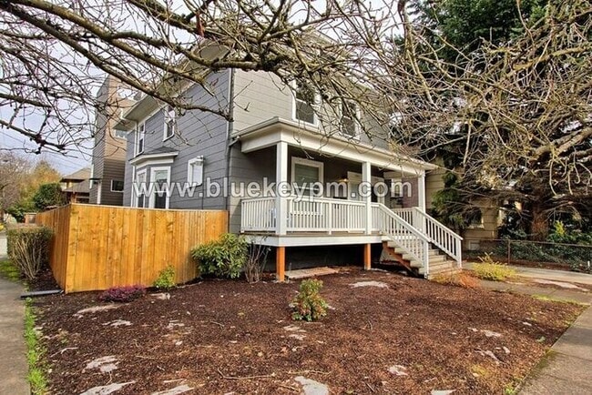339 N Skidmore St in Portland, OR - Foto de edificio - Building Photo