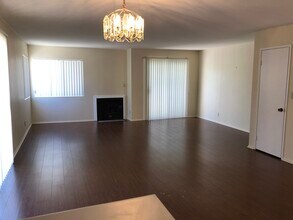 401 W Dryden St, Unit 211 in Glendale, CA - Building Photo - Building Photo