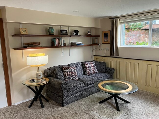 1691 Parrish St, Unit Your home away from home in Lake Oswego, OR - Building Photo - Building Photo