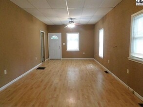 902 E 5th Ave in Hutchinson, KS - Building Photo - Building Photo