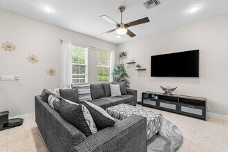 212 W Thatch Palm Cir in Jupiter, FL - Building Photo - Building Photo
