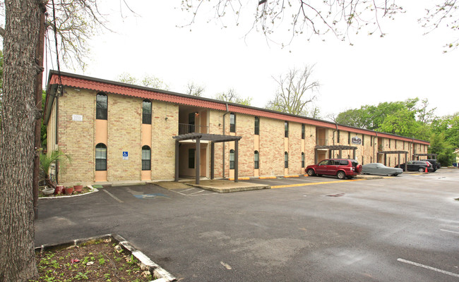 Spanish Oaks Condominiums in Austin, TX - Foto de edificio - Building Photo