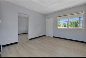 474 1/2 E Norwich Ave in Columbus, OH - Building Photo