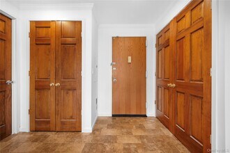 141 Great Neck Rd in Great Neck Plaza, NY - Building Photo - Building Photo