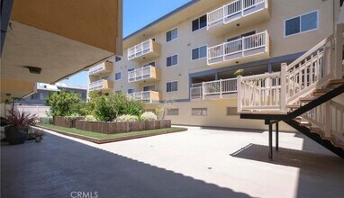 1707 Pacific Coast Hwy, Unit 224 in Hermosa Beach, CA - Building Photo - Building Photo