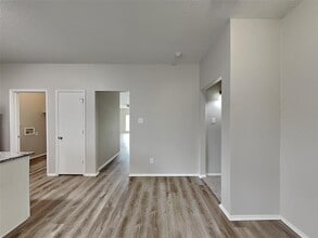 10008 Blue Bell Dr in Fort Worth, TX - Building Photo - Building Photo