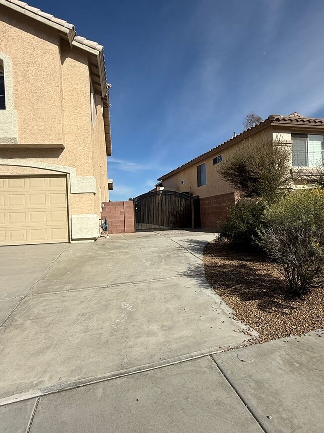 62 Blaven Dr in Henderson, NV - Building Photo - Building Photo