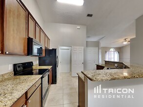 8808 Mountain Lake Dr S in Jacksonville, FL - Building Photo - Building Photo