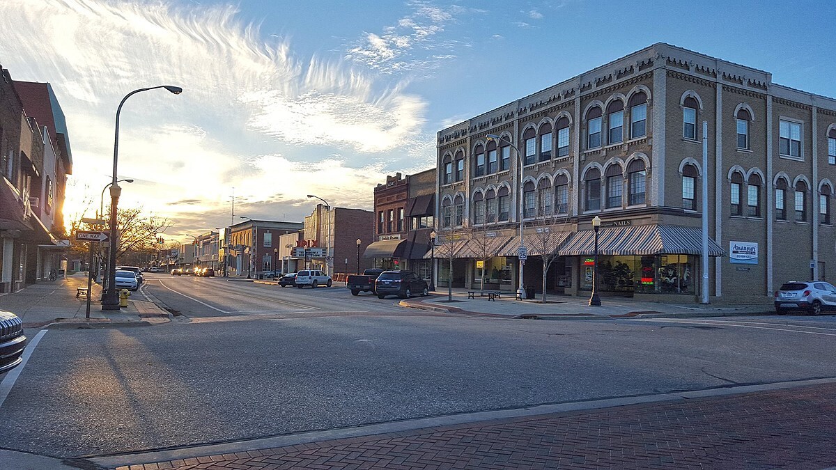 405 Cedar St, Unit #3 in Lapeer, MI - Foto de edificio