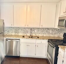 4266 Roswell Rd NE, Unit E in Atlanta, GA - Building Photo - Building Photo