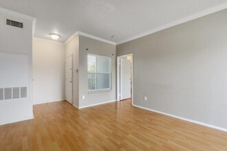 12166 Metric Blvd in Austin, TX - Foto de edificio - Building Photo
