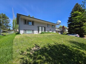 10921-10923 E 16th Ave in Spokane Valley, WA - Building Photo - Building Photo