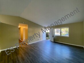 8546 Zephyr Dr in Indianapolis, IN - Building Photo - Building Photo