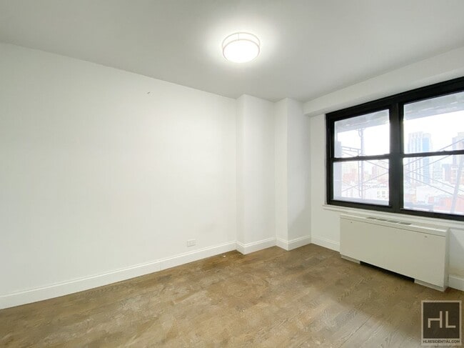 East 82nd Street in New York, NY - Building Photo - Building Photo