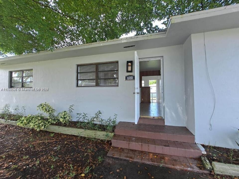 600 NW 5th Ave in Hallandale Beach, FL - Building Photo
