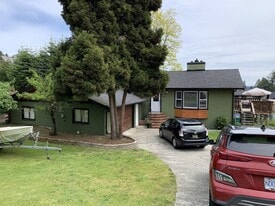 110 Saker Pl in Nanaimo, BC - Building Photo