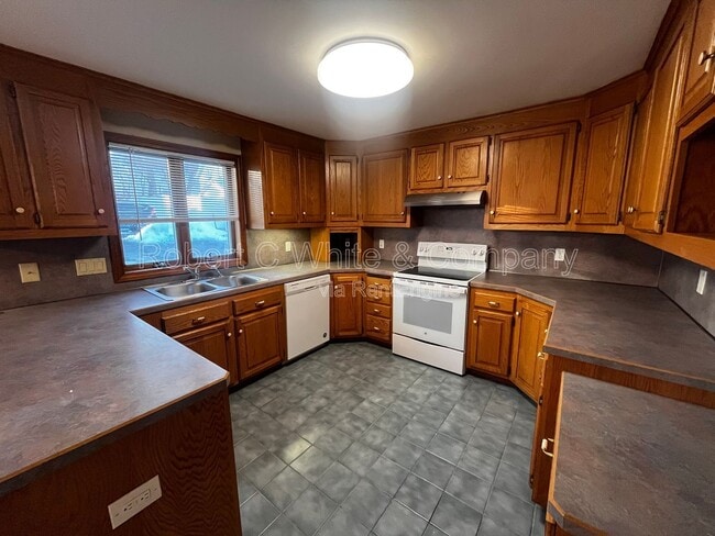 92 Water St in Southington, CT - Building Photo - Building Photo