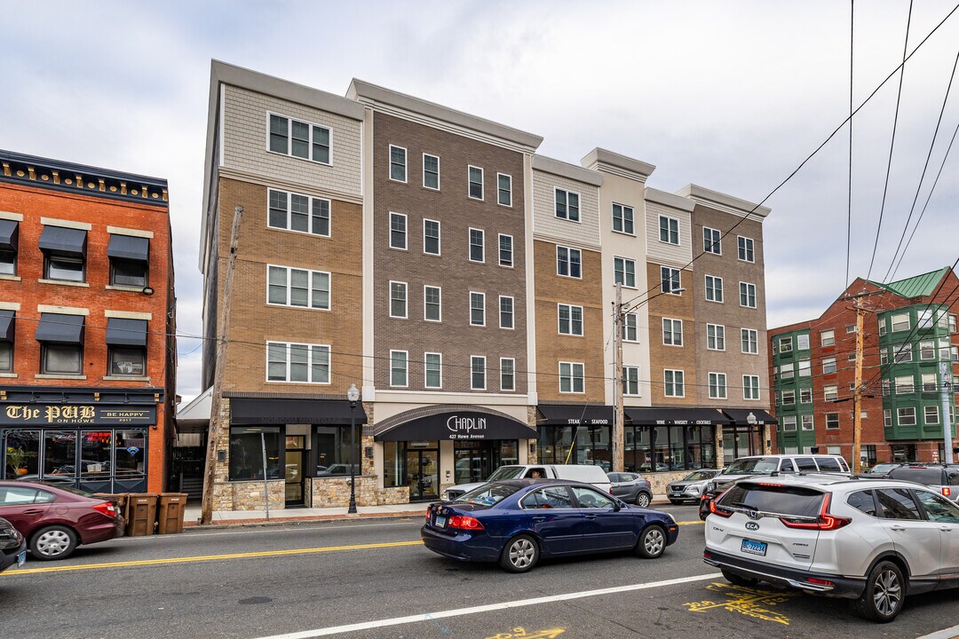 427 Howe Ave in Shelton, CT - Building Photo