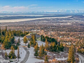 8835 Tower Estates Cir in Anchorage, AK - Building Photo - Building Photo