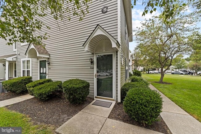 property at 722 Sedgewick Ct