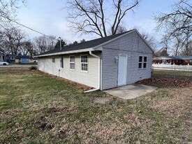 902 E Marley Dr in Terre Haute, IN - Building Photo