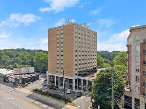 2285 Peachtree Rd NE in Atlanta, GA - Building Photo - Building Photo