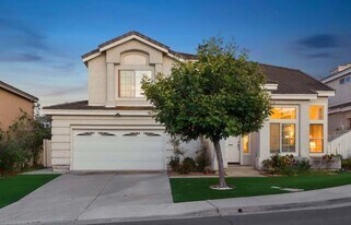 11967 Danvers Cir in San Diego, CA - Building Photo