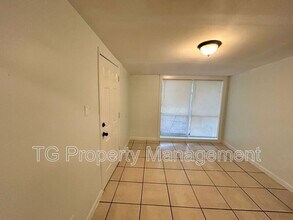 6453 Burgundy Rd S in Jacksonville, FL - Building Photo - Building Photo