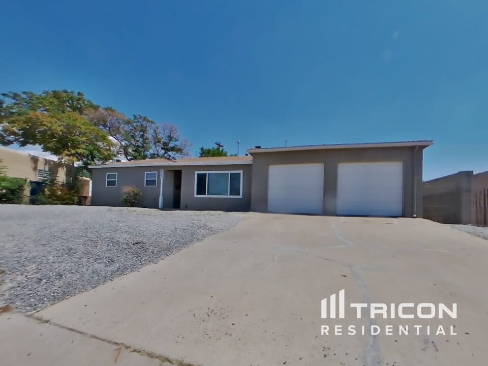 9712 Euclid Ave NE in Albuquerque, NM - Building Photo