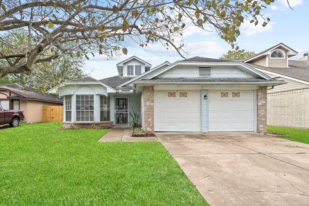 16019 Mission Village Dr in Houston, TX - Building Photo