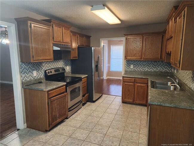 6160 Lakeway Dr in Fayetteville, NC - Building Photo - Building Photo