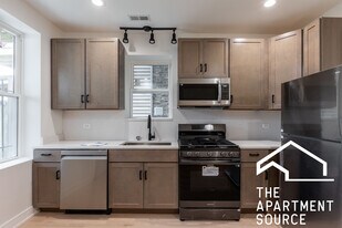 2943 N Gresham Ave, Unit 1F in Chicago, IL - Building Photo