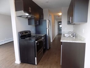 Frontier House in Yellowknife, NT - Building Photo - Building Photo