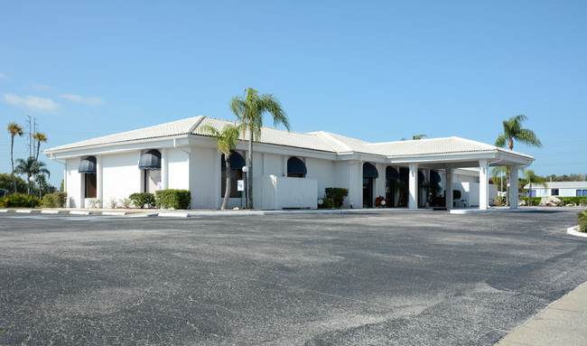 Meadows Mobile Home Park in Tarpon Springs, FL - Foto de edificio - Building Photo