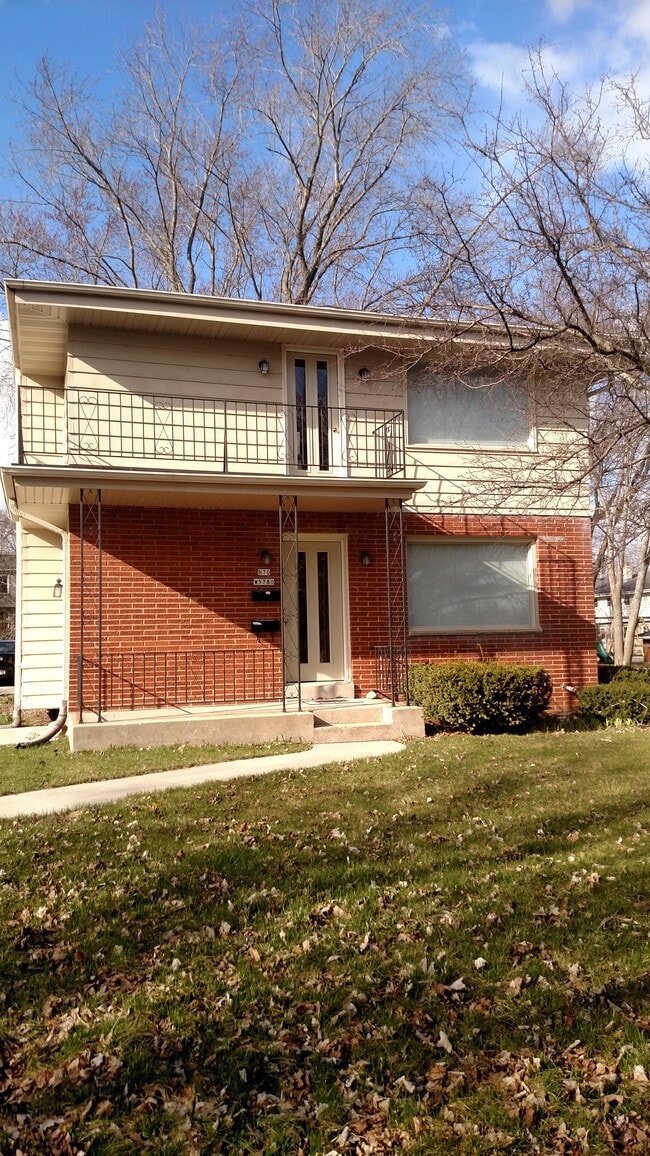 N70W5780 Bridge Rd, Unit 5782 - UPPER