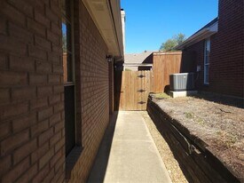 1808 Evergreen Ct in Grapevine, TX - Building Photo