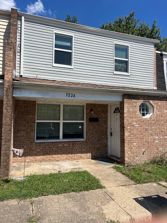3224 Wimbledon Way in Virginia Beach, VA - Building Photo