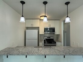 1001 W Stevens Ave, Unit 202 in Santa Ana, CA - Building Photo