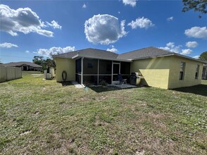 1560 Maile St in North Port, FL - Building Photo - Building Photo