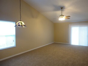 5232 Lake Manor Dr in Indianapolis, IN - Foto de edificio - Building Photo