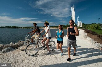 157 Fleet St, Unit 703 in Oxon Hill, MD - Foto de edificio - Building Photo