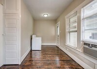 115 Goldenrod St photo'