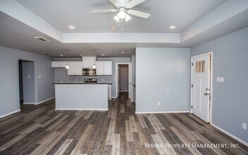 8416 11th St in Lubbock, TX - Foto de edificio - Building Photo