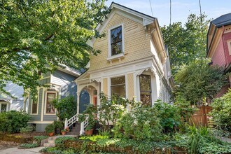 1720 NW Hoyt St in Portland, OR - Building Photo - Building Photo