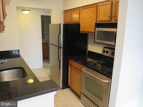 1712 Abercromby Ct in Reston, VA - Building Photo - Building Photo