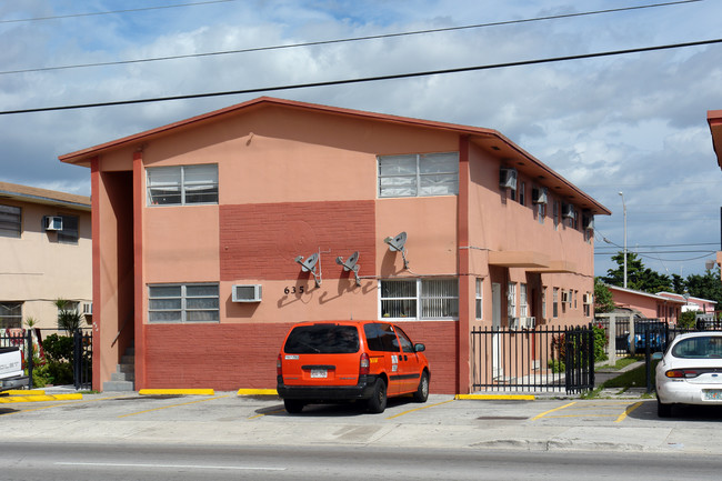 635 W 29th St in Hialeah, FL - Building Photo - Building Photo